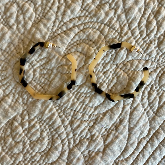 Brand New in Bag Tortoise Shell Hoop Earrings - Picture 2 of 5